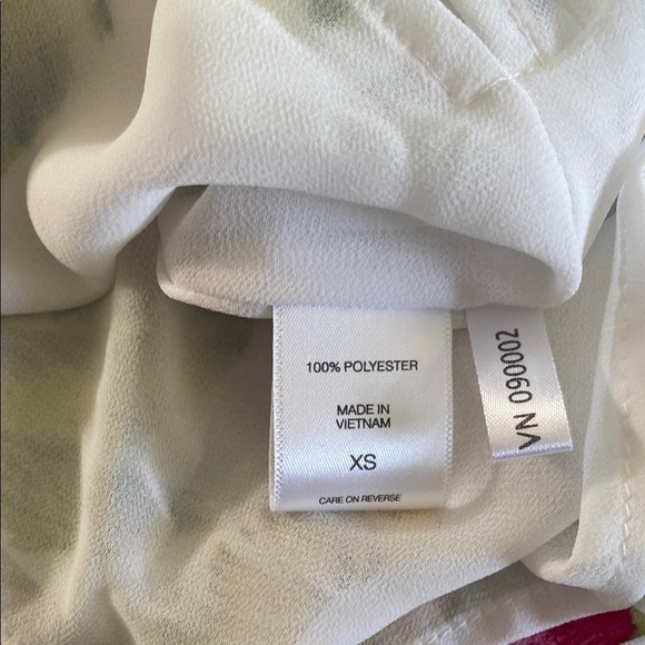 NY & Co. Tropical Printed Pleated Tank - Picture 7 of 7